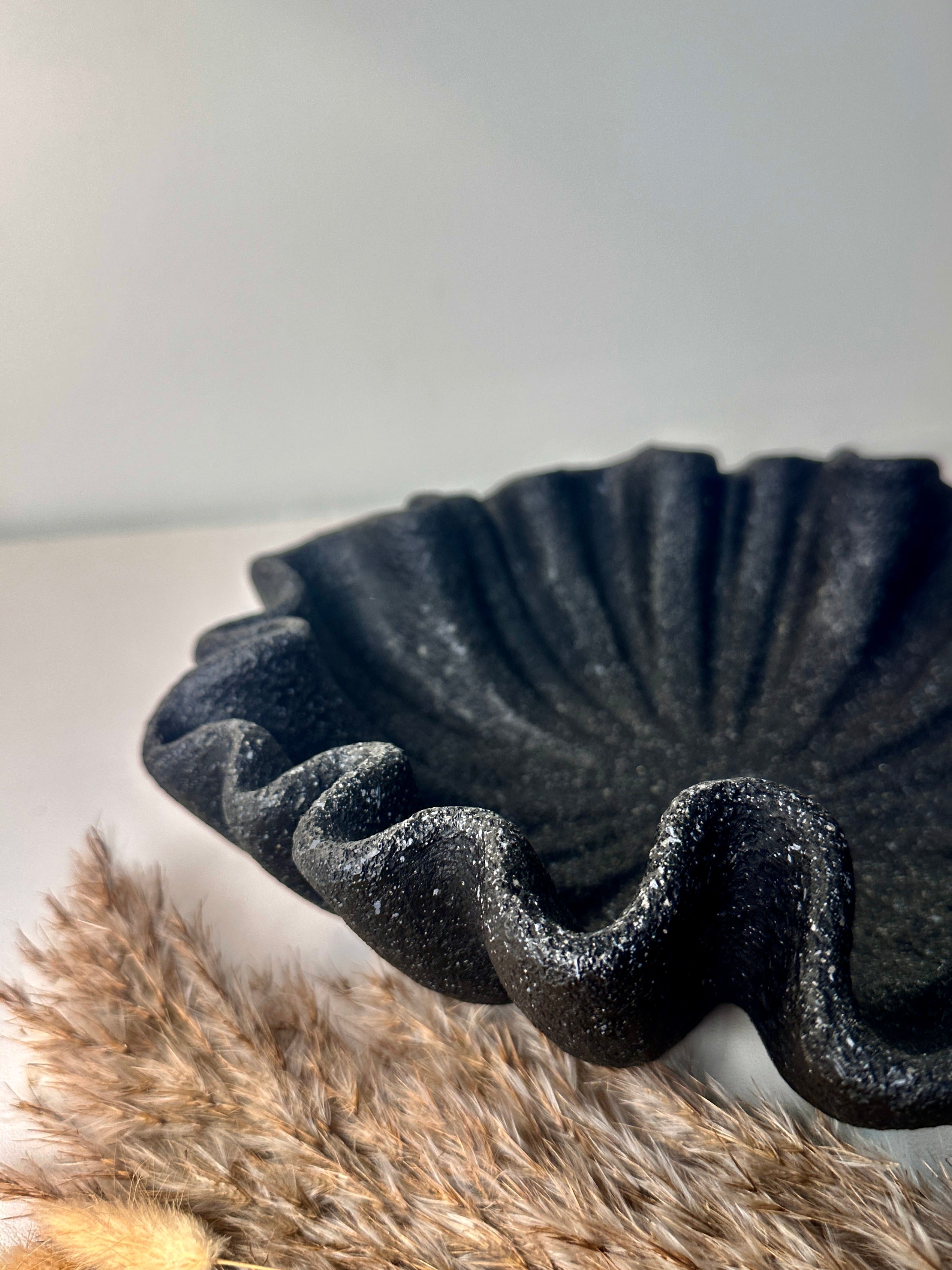 Modern Flower Bowl Shape Tray 12x12x3“ - Black