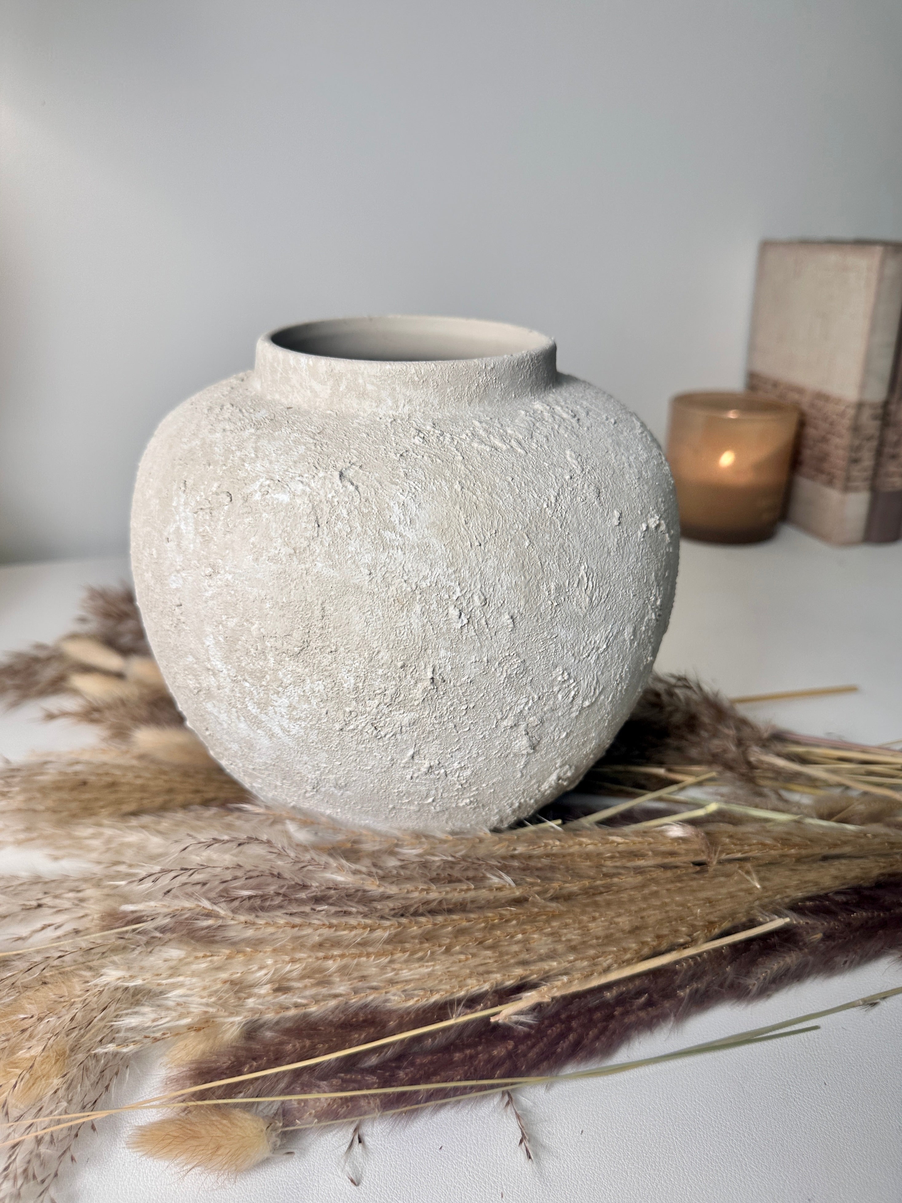 Minimalist Textured Hand-painted Ceramic Vase - Off White/Linen washed