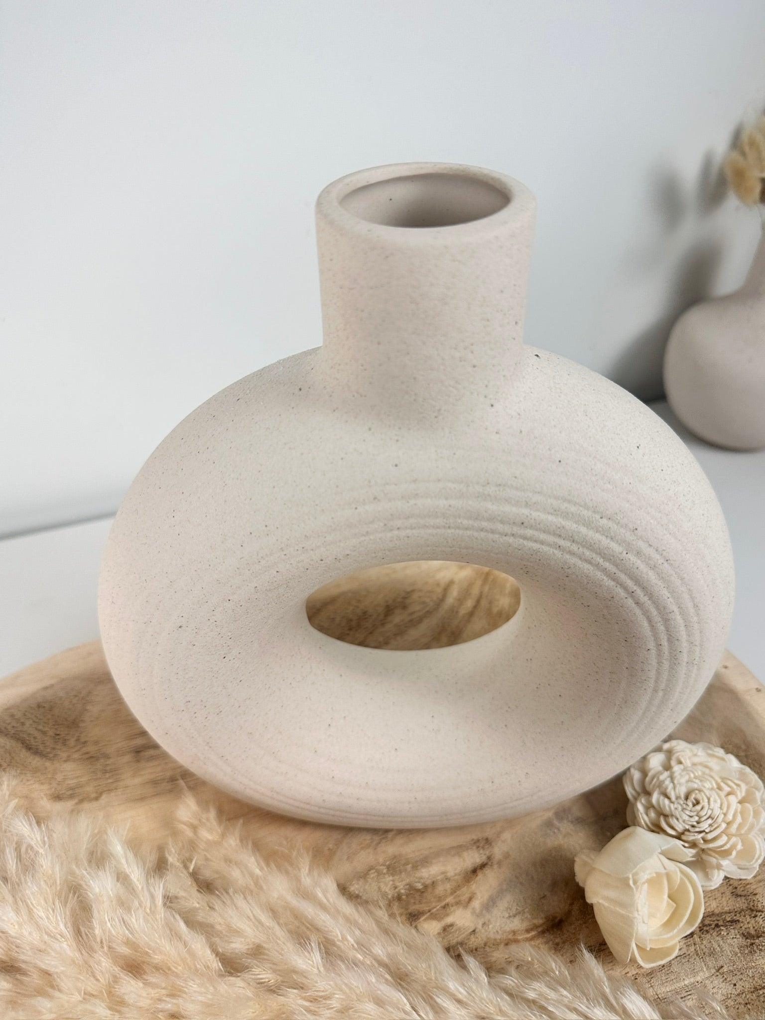 Minimalist Donut Ceramic Vase 9.5" Cream