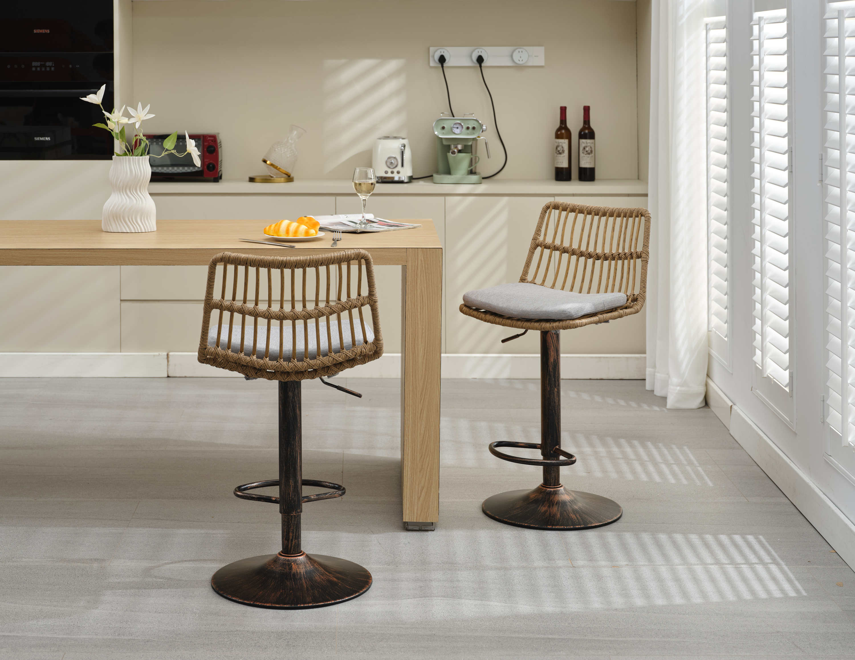 Set of 2 Rattan Bar Stool, 360 Swivel Bar Chair, Counter Height Chair with Footrest - Grey