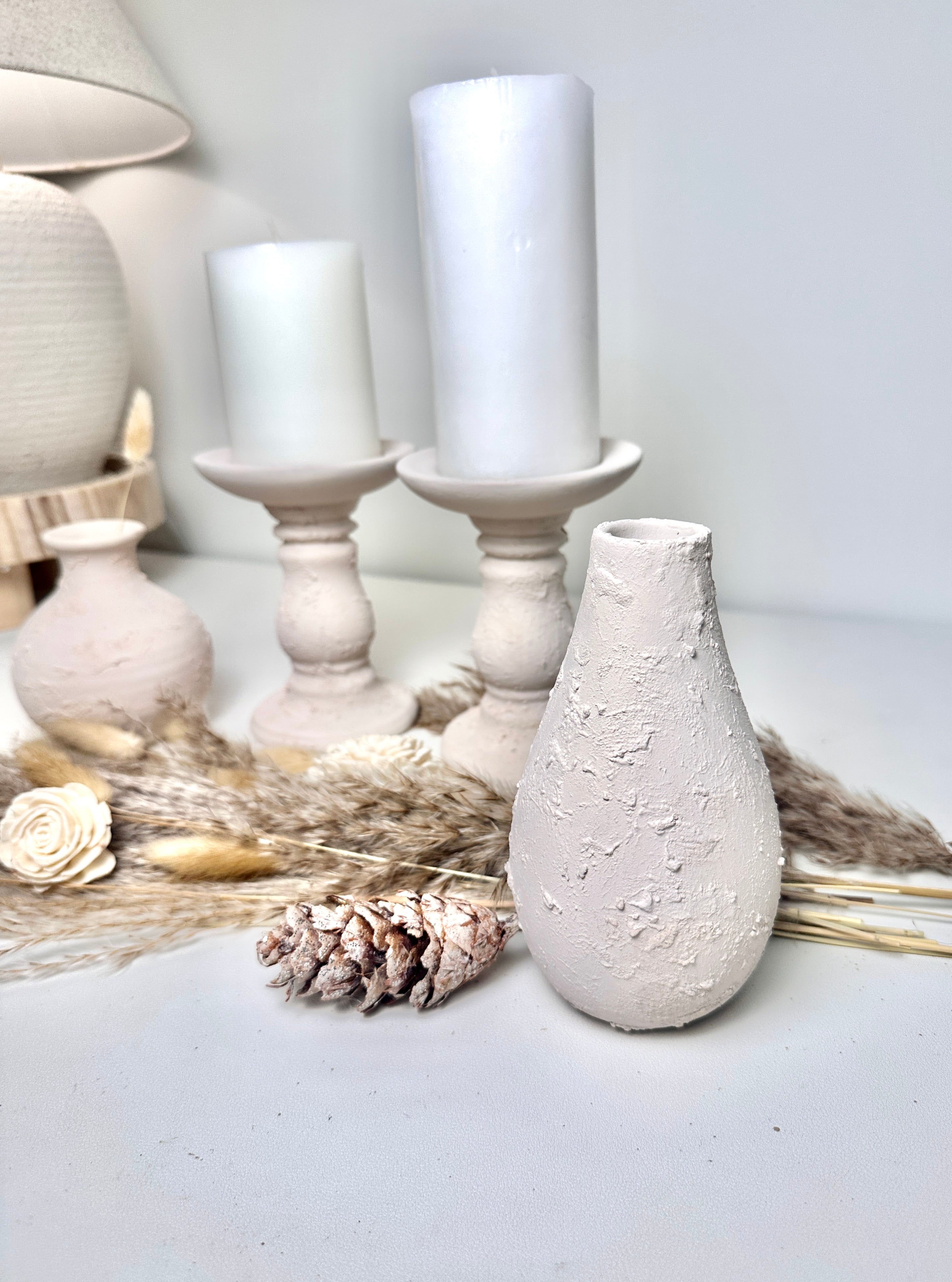 Set of 4 pieces Minimalist Candle Holders with 2 Small Vases - Cream Blush