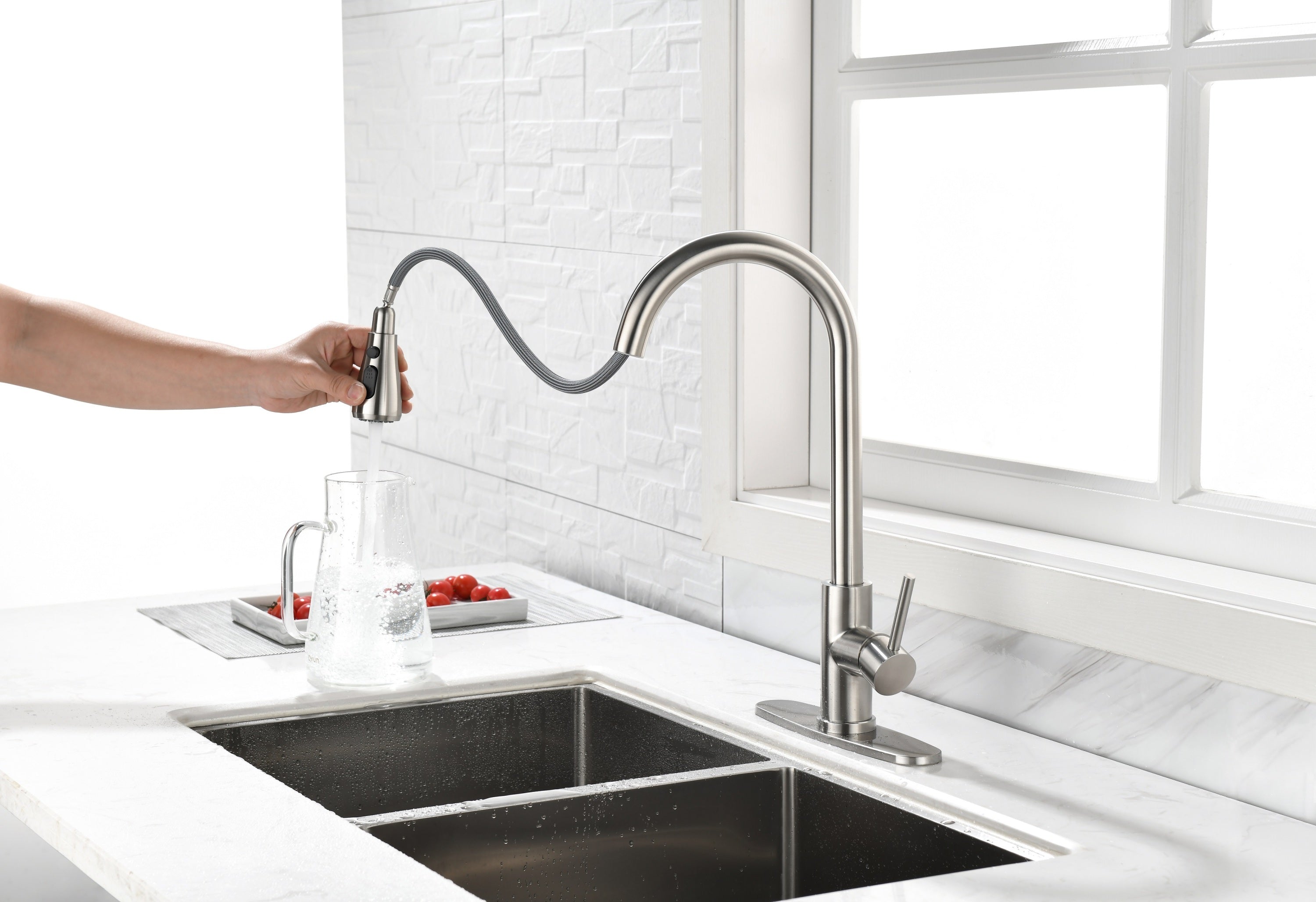 Single Handle High Arc Brushed Nickel Pull Out Kitchen Faucet, Single Level Stainless Steel Kitchen Sink Faucets with Pull Down Sprayer