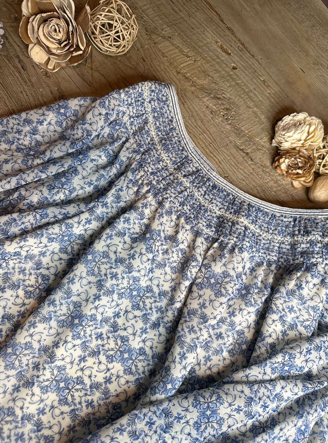 Women's Floral Print Off-Shoulder Blouse, Long Balloon Sleeves, Blue and White Pattern