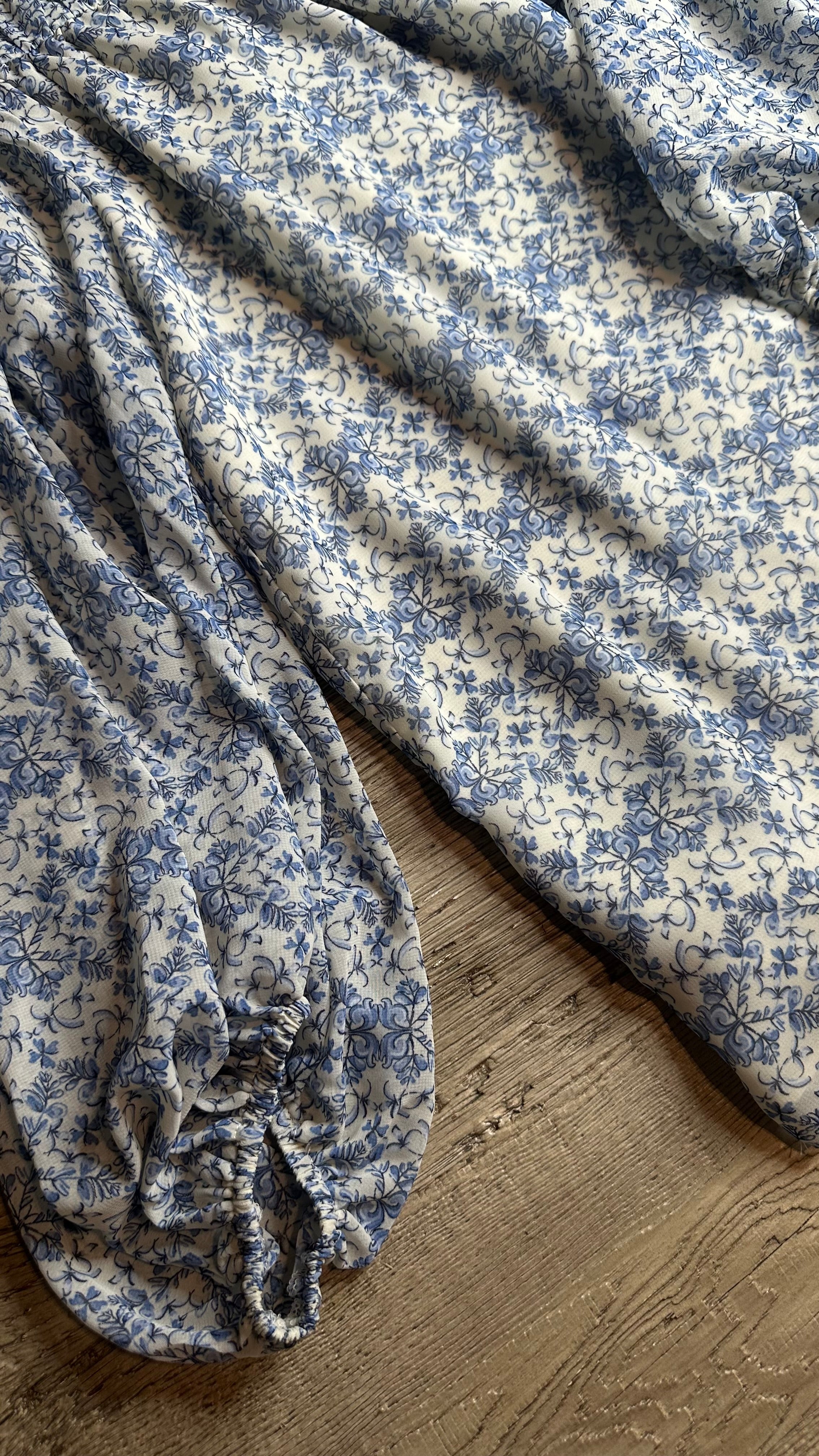 Women's Floral Print Off-Shoulder Blouse, Long Balloon Sleeves, Blue and White Pattern
