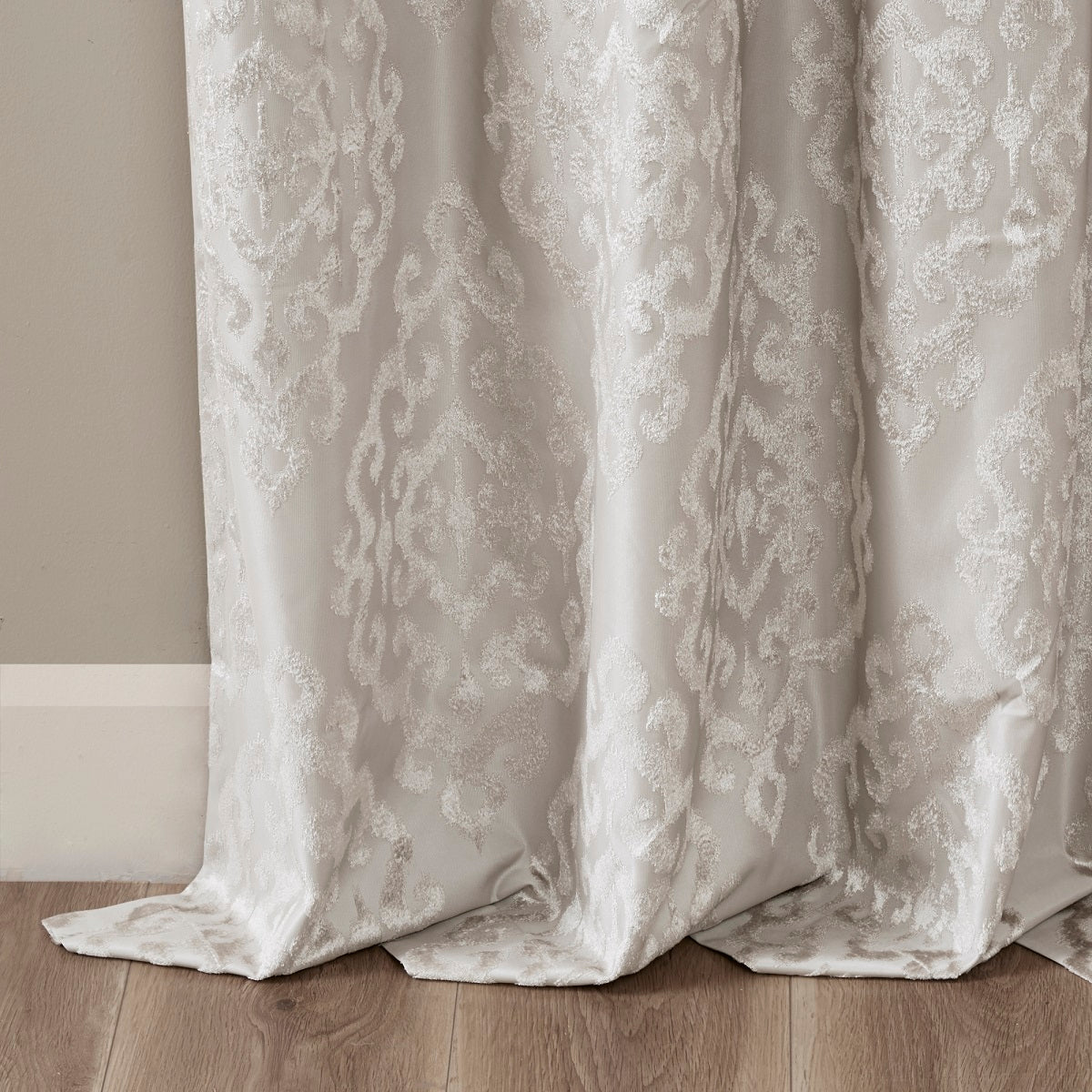 50x108" Knitted Jacquard Damask Total Blackout Grommet Top Curtain Panel - Silver (1 panel only)