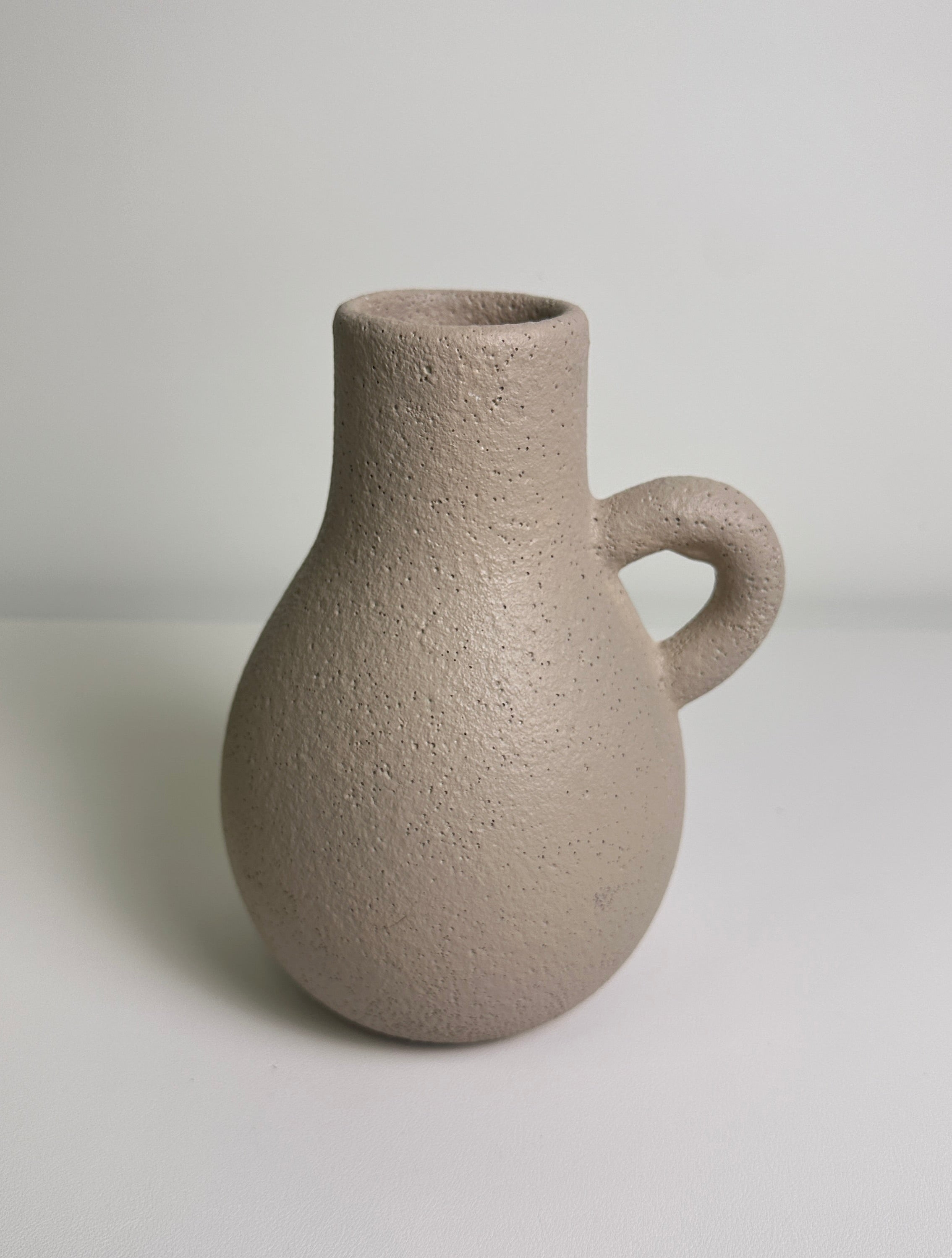 Minimalist Vase with 1 handle Tan Matte 8.5"