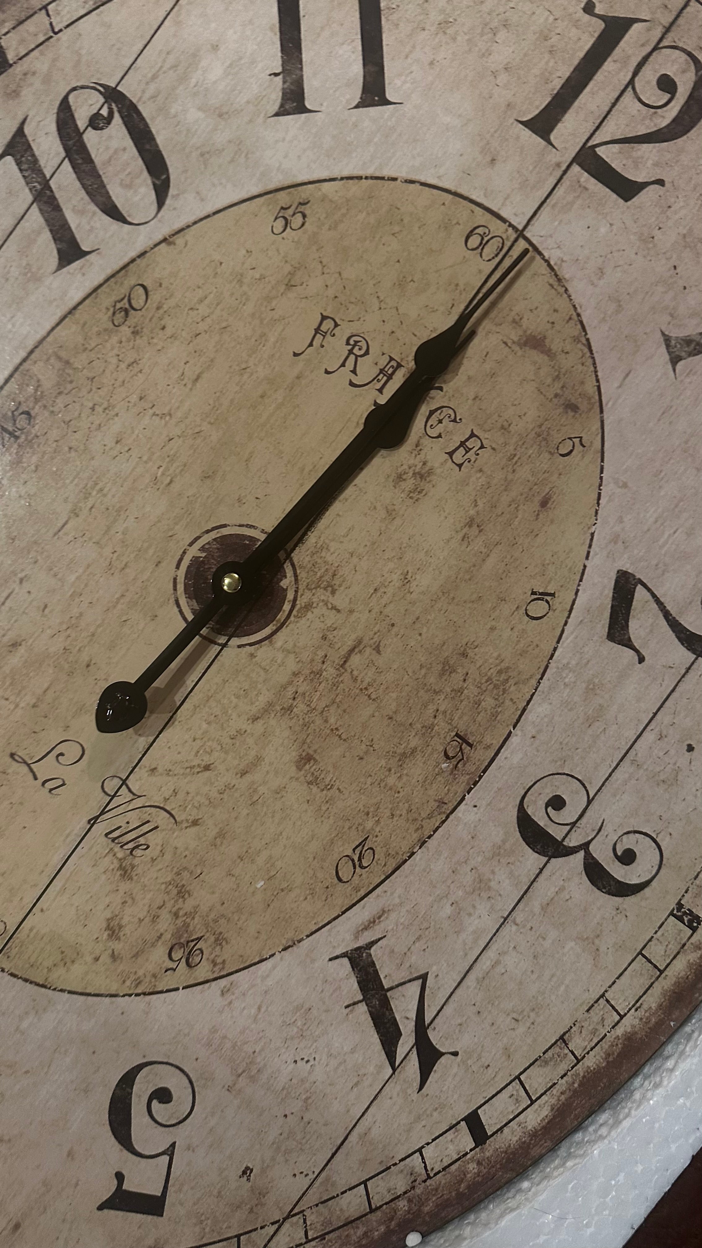 18"x29" Antique White Oval Wall Clock, Traditional Vintage Home Decor Clock