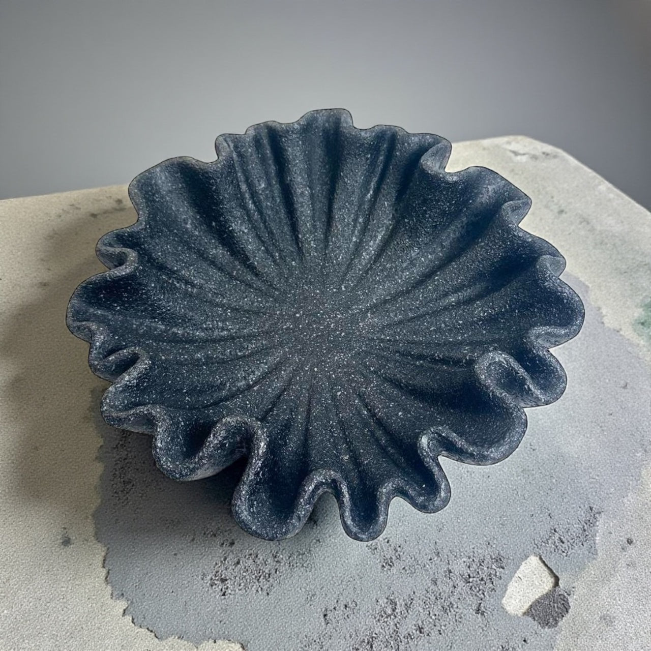 Minimalist Modern Flower Bowl Shape Tray 12x12x3“ - Black