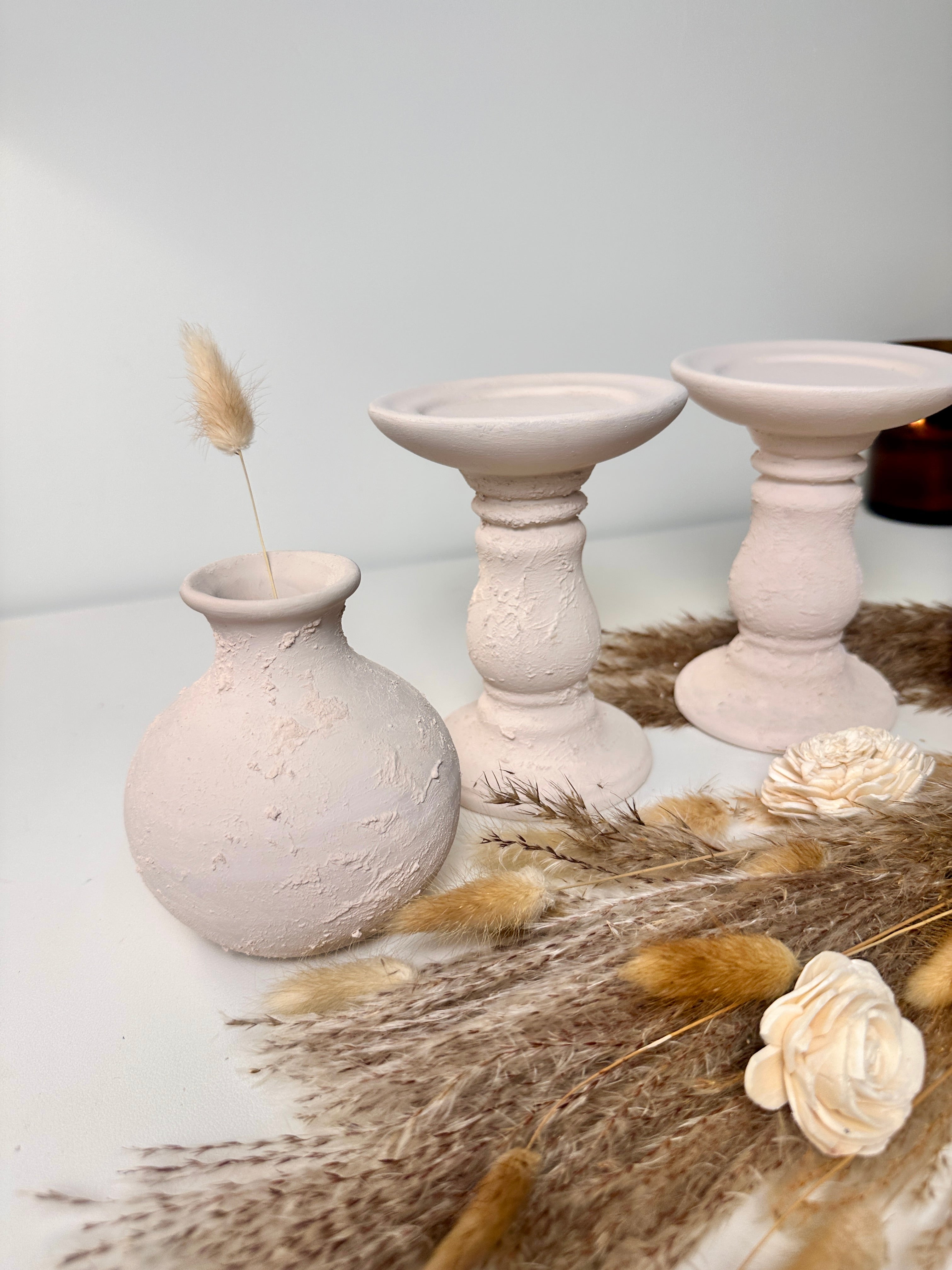 Set of 4 pieces Minimalist Candle Holders with 2 Small Vases - Cream Blush