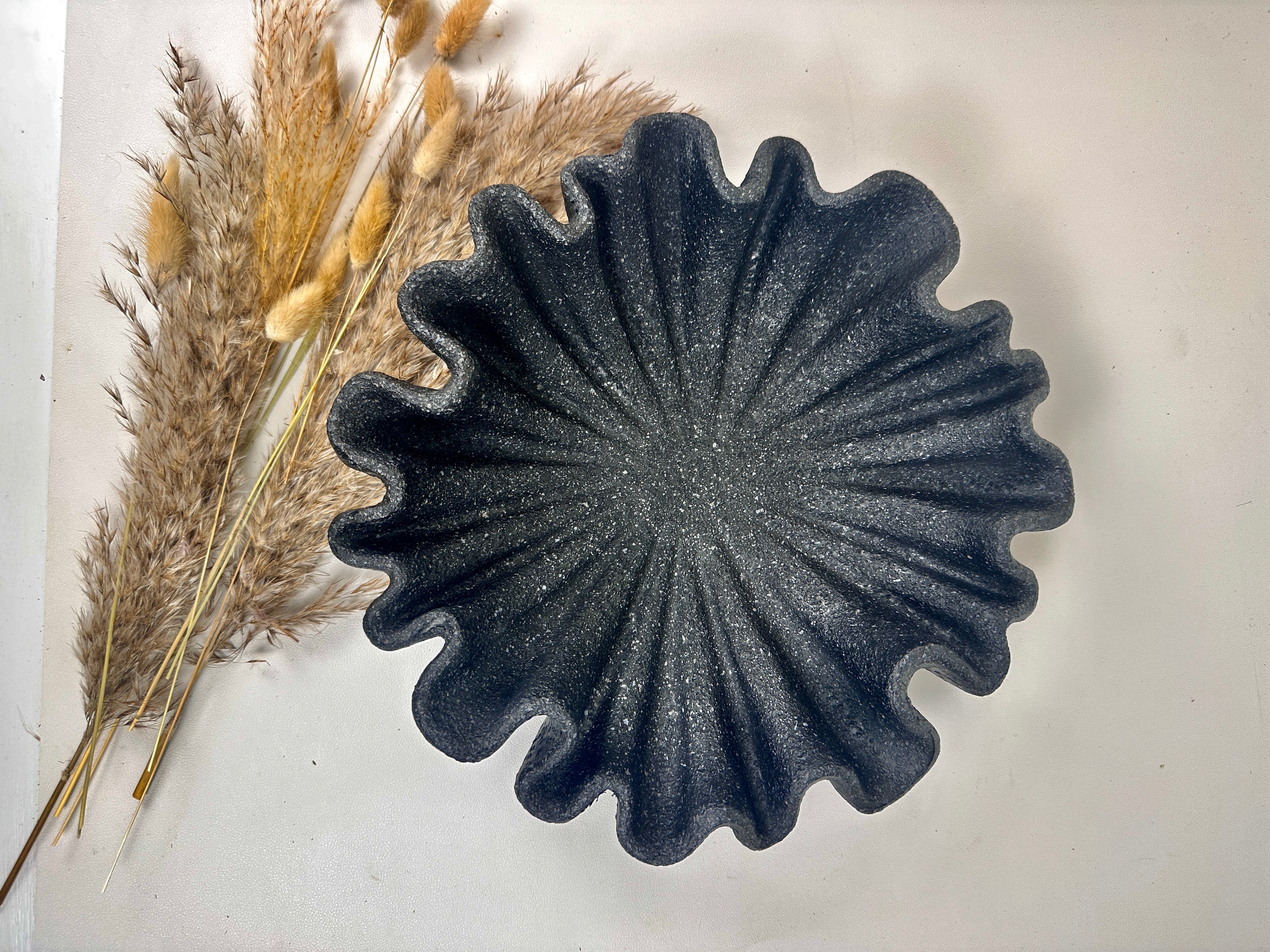 Modern Flower Bowl Shape Tray 12x12x3“ - Black