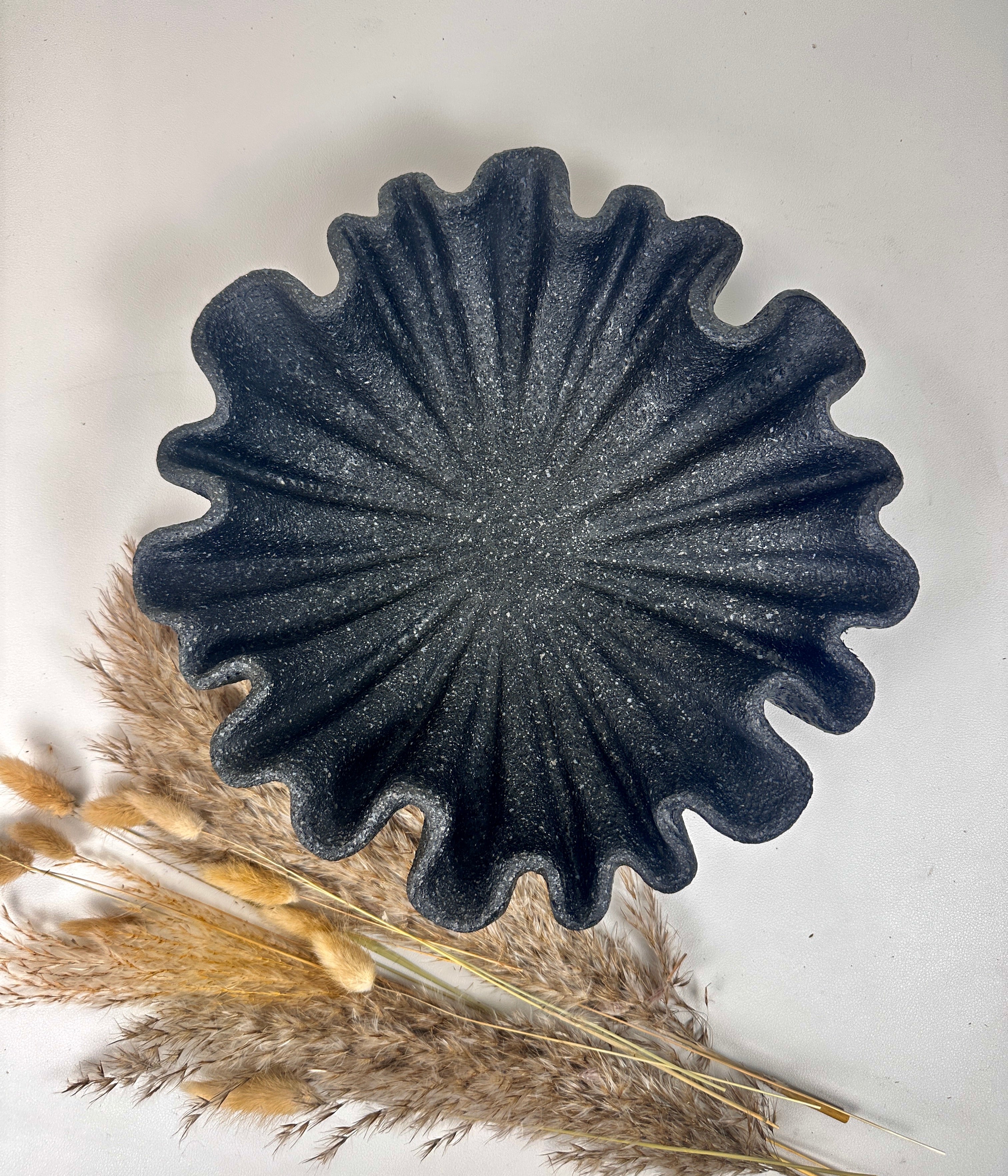 Modern Flower Bowl Shape Tray 12x12x3“ - Black