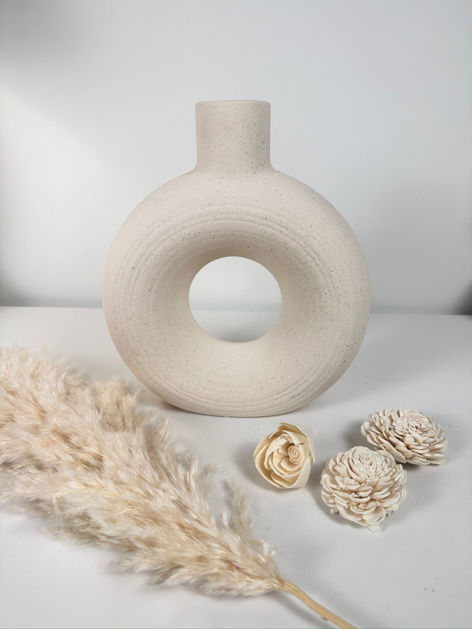 Minimalist Donut Ceramic Vase 9.5" Cream