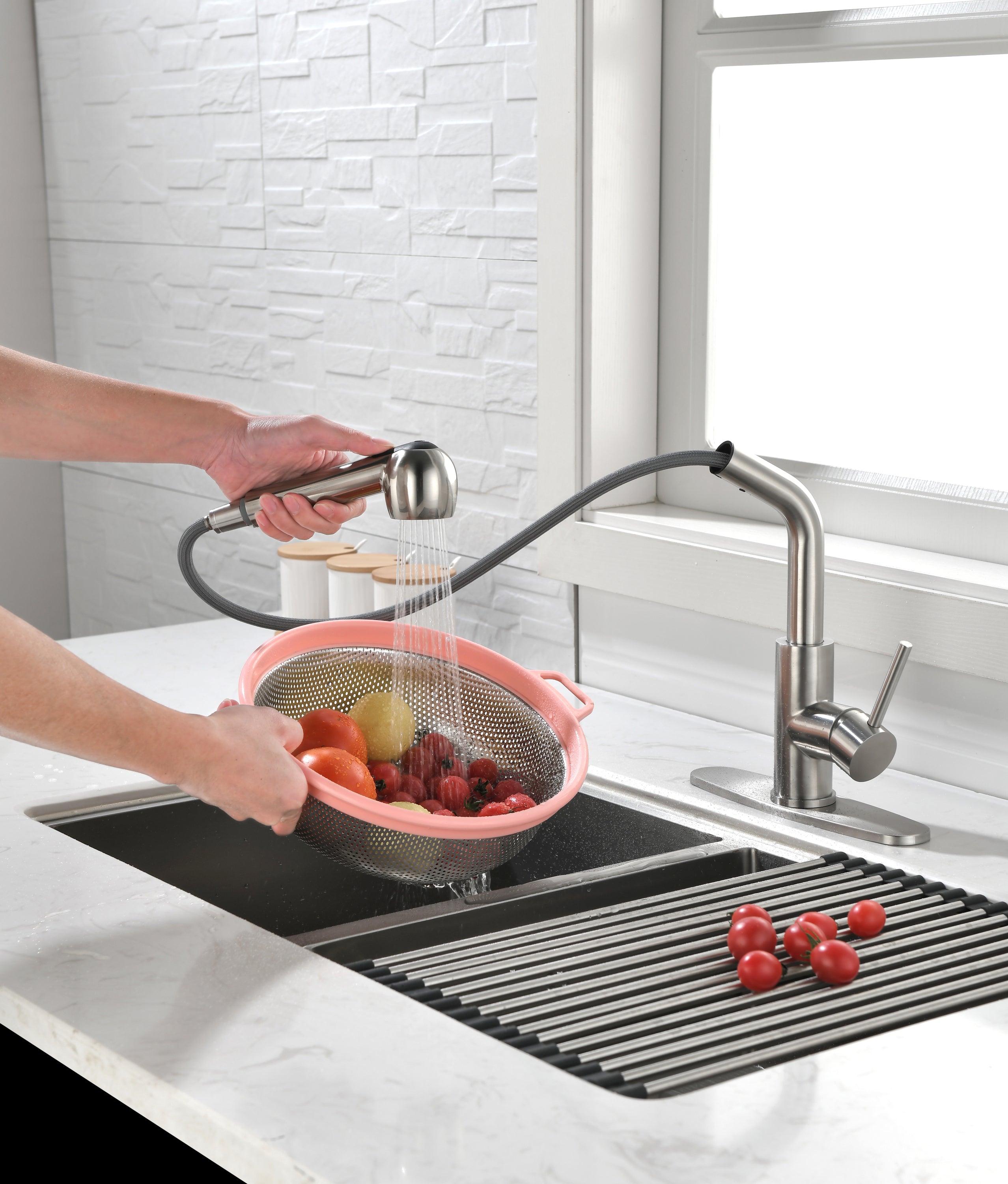 Single Handle Kitchen Sink Faucet with Pull Out Sprayer - Brushed Nickel