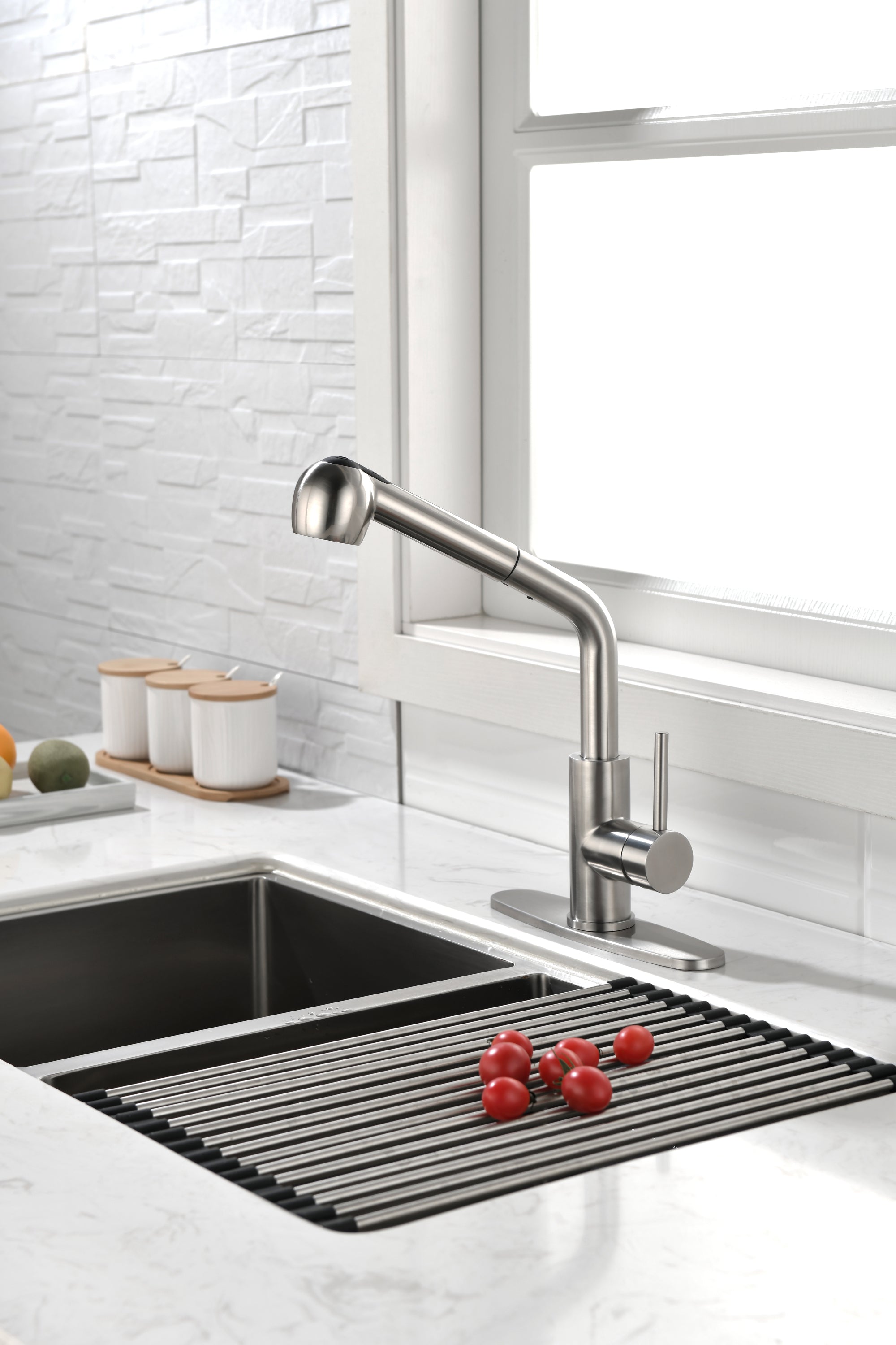 Single Handle Kitchen Sink Faucet with Pull Out Sprayer - Brushed Nickel