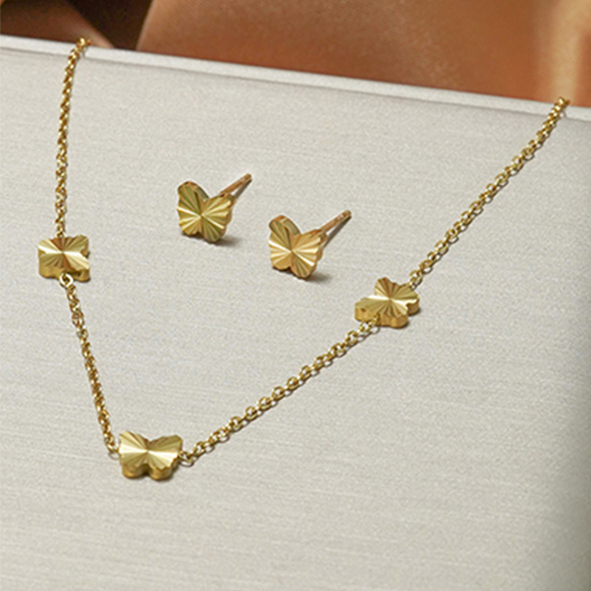Stainless Steel 18K Gold-Plated Jewelry Set 3D Glass Star Pendant Hypoallergenic Tarnish Free Earrings