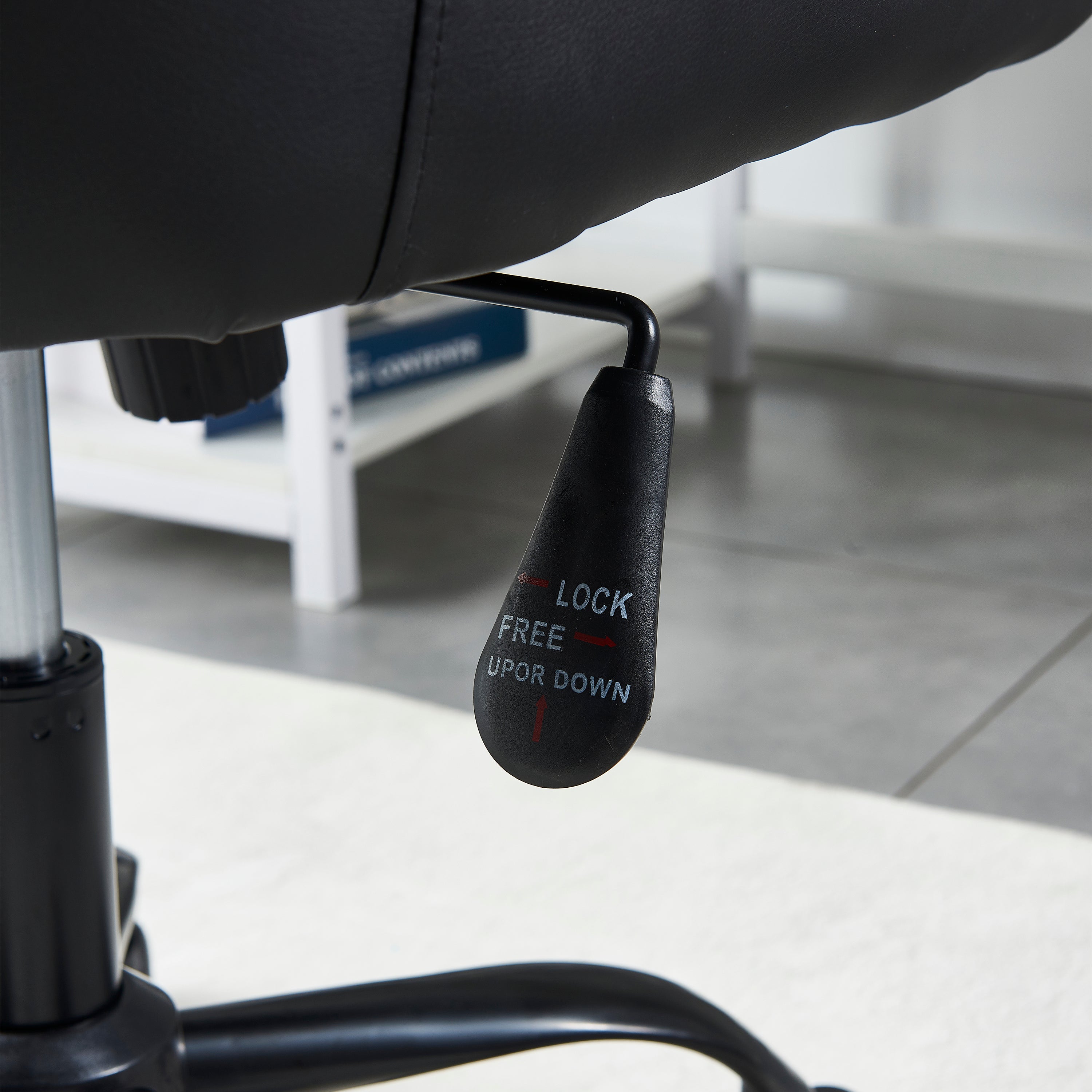 Contemporary PU Leather Adjustable Office Desk Chair - Black