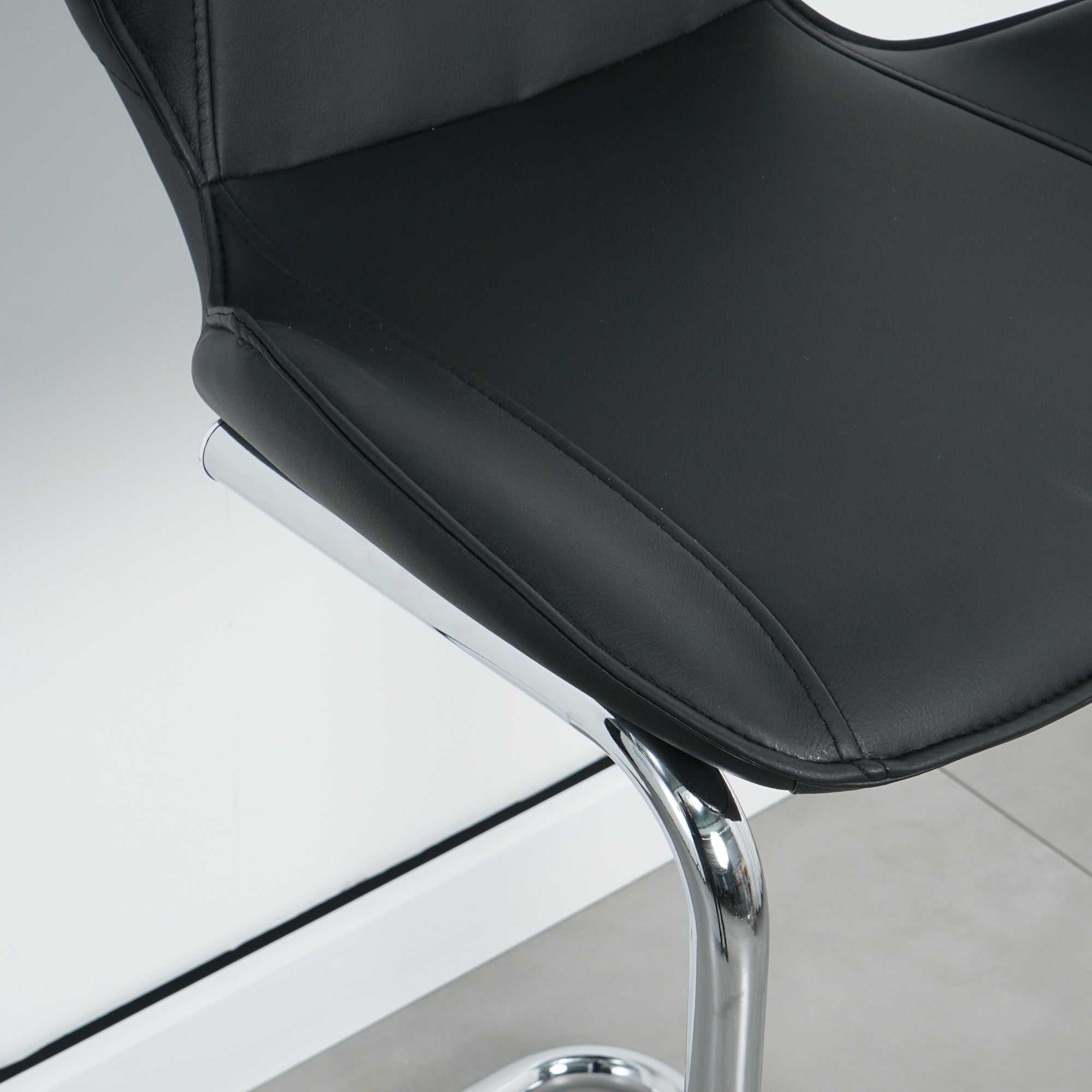 Modern Design Bar Chair with Metal Legs (Set of 4) - Black