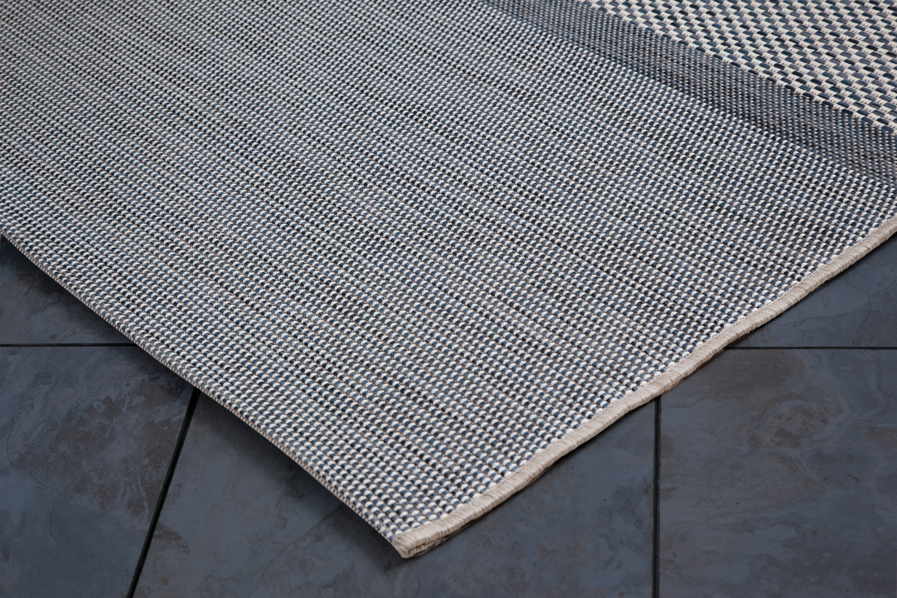 Pyramids White, Denim Blue / Outdoor Polypropylene Area Rug 8x10