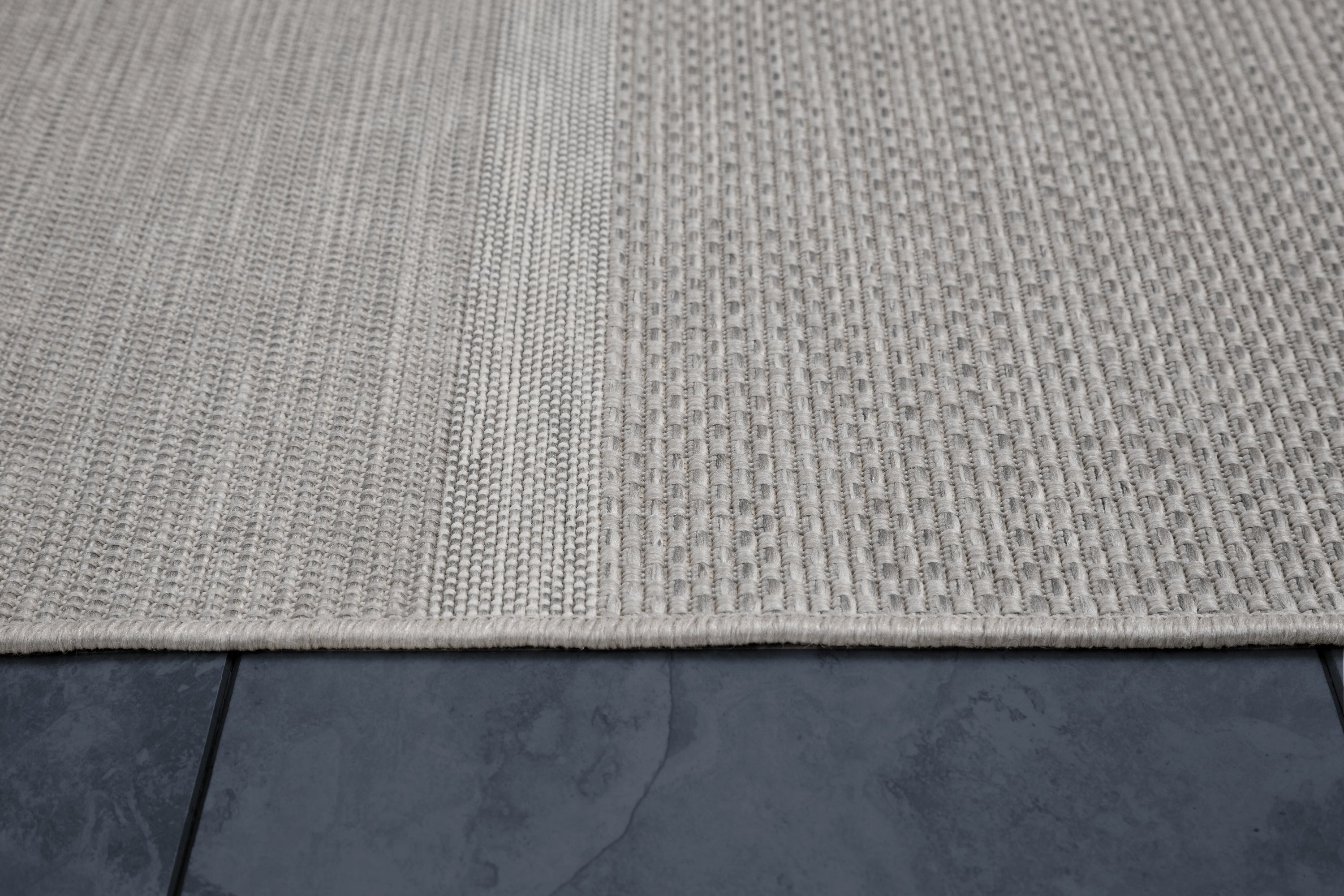 Sands Sand Neutral Indoor / Outdoor Polypropylene Area Rug 5x8