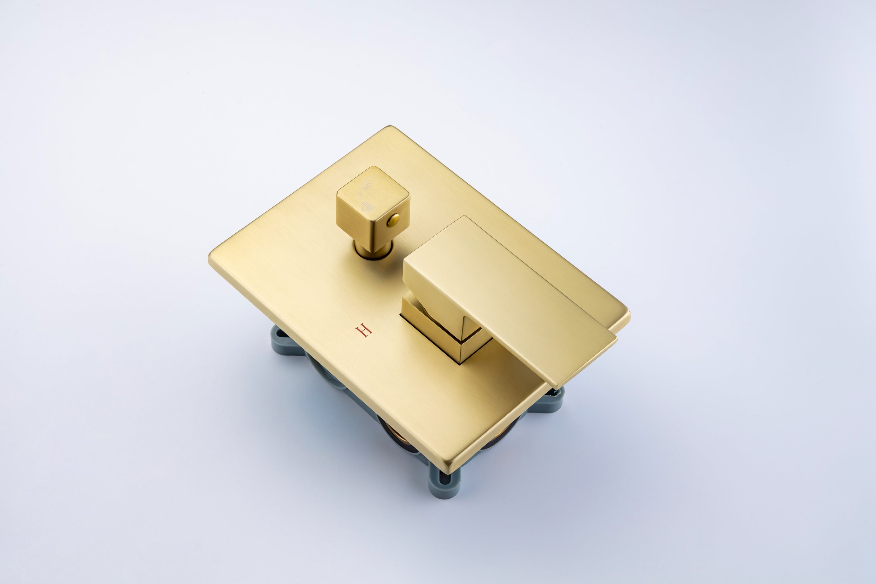 Waterfall Tub Faucet Wall Mount Roman Tub Filler Chrome Single Handle Brass Bathroom Bathtub Faucet with Hand Shower - Gold