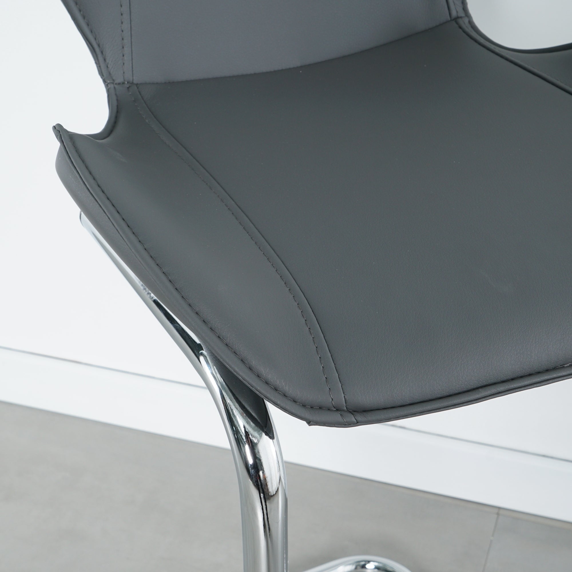 Modern Design Bar Chair with Metal Legs (Set of 4) - Black